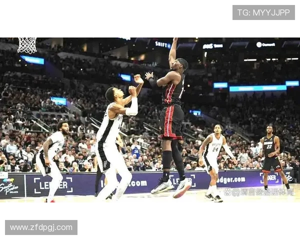 东契奇三双难救主里夫斯高效砍26分湖人击退热火豪取三连胜