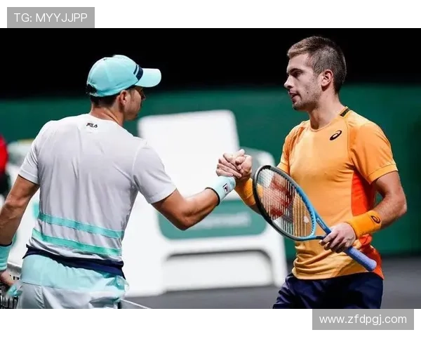 佩古拉苦战三盘险胜巴普蒂斯特艰难晋级迈向赛事后程争夺关键席位