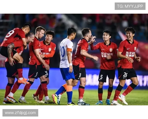 最后时刻U22国足角球争议鲍世蒙拔角旗杆遭黄牌处罚后幽默插回 最后时刻U22国足角球争议鲍世蒙拔角旗杆遭黄牌处罚后幽默插回